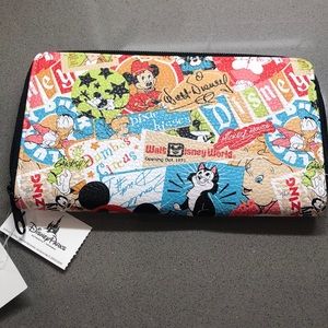 Bnwt vintage style Disney Parks zip wallet.